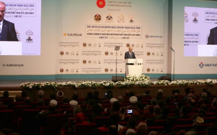 رئيس الوزراء رامي الحمد الله، خلال القاء كلمته في المنتدى الدولي لأوقاف القدس