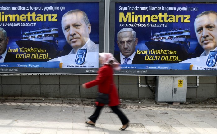 لافتات في تركيا تدعو الرئيس التركي لتحقيق مطالب شهداء مرمرة