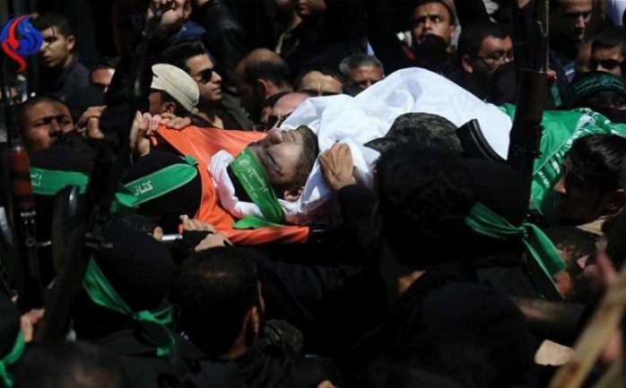 جانب من تشييع جثمان الشهيد مازن فقها في غزة