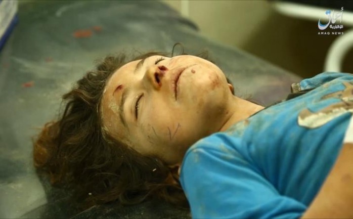 صورة نشرتها وكالة أعماق التابعة لتنظيم الدولة لأحد ضحايا القصف الأميركي في ريف الرقة