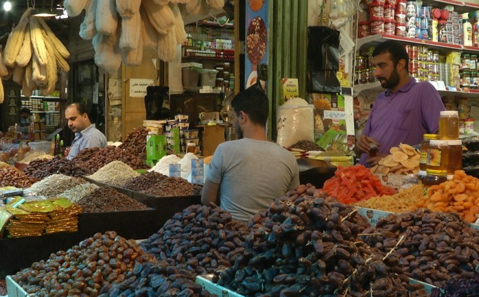 سوق الزاوية في قطاع غزة المصدر الأساسي لمواطني قطاع غزة لشراء بضائع رمضان