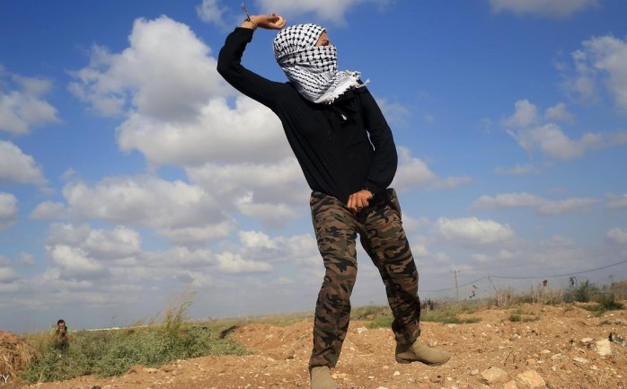 فتاة من قطاع غزة تشارك في فعاليات نذير الغضب