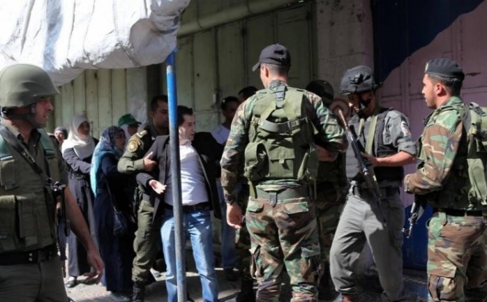 عناصر من الأمن في الضفة الغربية خلال مهاجمة الاعتصام