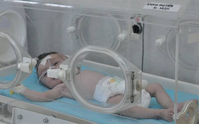 طفل مريض في مشافي غزة