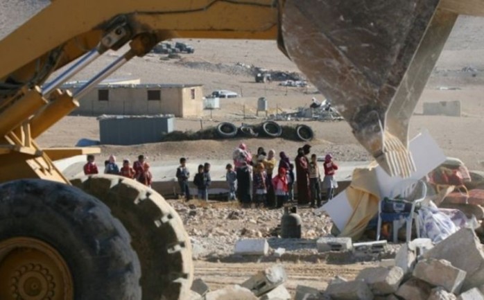 قوات الاحتلال خلال هدمها لقرية العراقيب