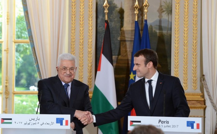 الرئيس محمود عباس، خلال مؤتمر صحفي مشترك مع نظيره الفرنسي ايمانويل ماكرون