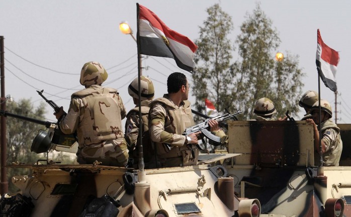 أعلنت وزارة الداخلية المصرية، الثلاثاء، مقتل 3 جنود وإصابة 28 آخرين، عندما استهدف مسلحون سيارة تابعة للشرطة بمحافظة شمال سيناء.

ونقلت رويترز عن بيان للوزارة: &quot;أثناء مرور القول الأمني ال