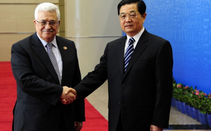 الرئيس محمود عباس في زيارة سابقة للصين