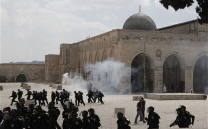 خلال اعتداء قوات الاحتلال على المسجد الاقصى-أرشيفية