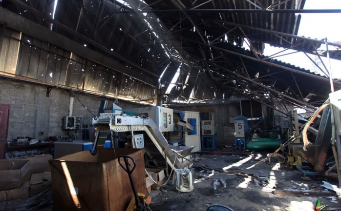 أحد المصانع المتضررة خلال العدوان الإسرائيلي الأخير على قطاع غزة