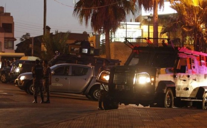 الأمن الأردني أمام السفارة الإسرائيلية في عمان