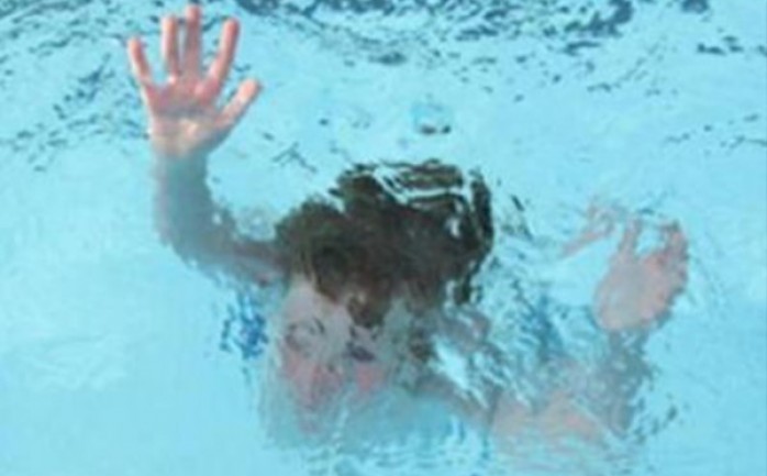 وفاة طفل غرقا في بركة سباحة في دير البلح