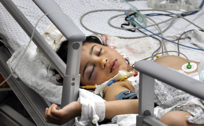 طفلة مريضة في مجمع الشفاء في غزة
