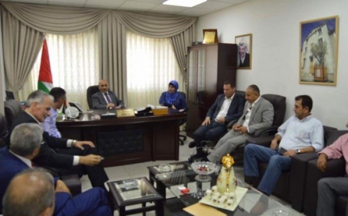 وزير الأشغال العامة والإسكان خلال لقاءه رئيس بلدية بني زيد