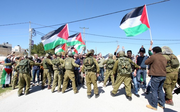قوات الاحتلال خلال قمع المسيرة