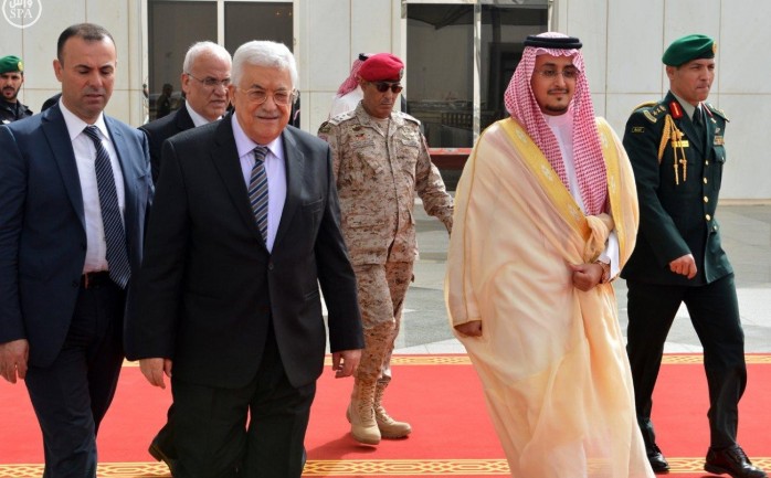 الرئيس محمود عباس خلال زيارة السعودية