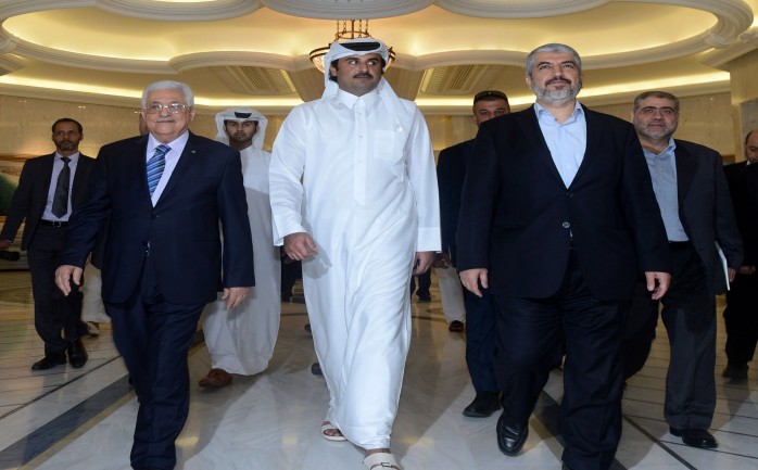 أمير قطر والرئيس محمود عباس وخالد مشعل