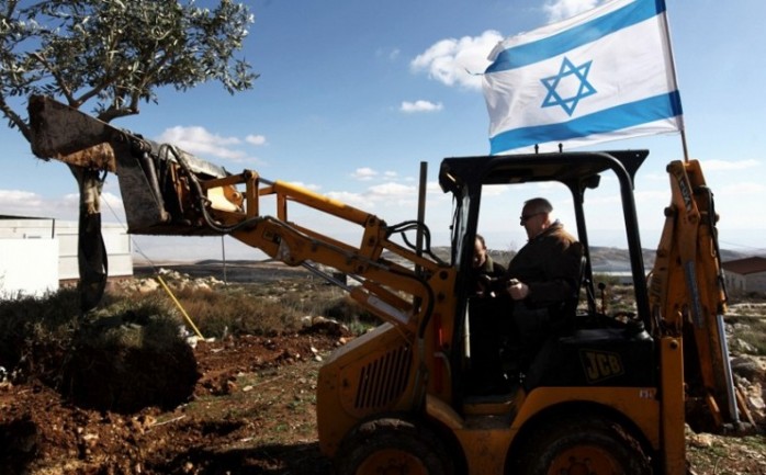 قوات الاحتلال تجرف أراضِ زراعية عدة في القدس