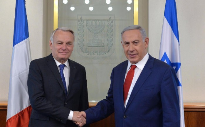 قال رئيس الوزراء الإسرائيلي بنيامين نتنياهو، إنه أوضح لوزير الخارجية الفرنسي "جان مارك ايرولت" بأن الطريق الوحيد للسلام الحقيقي مع الفلسطينيين، يمر عبر المفاوضات المباشرة مع الفلسطينيين.