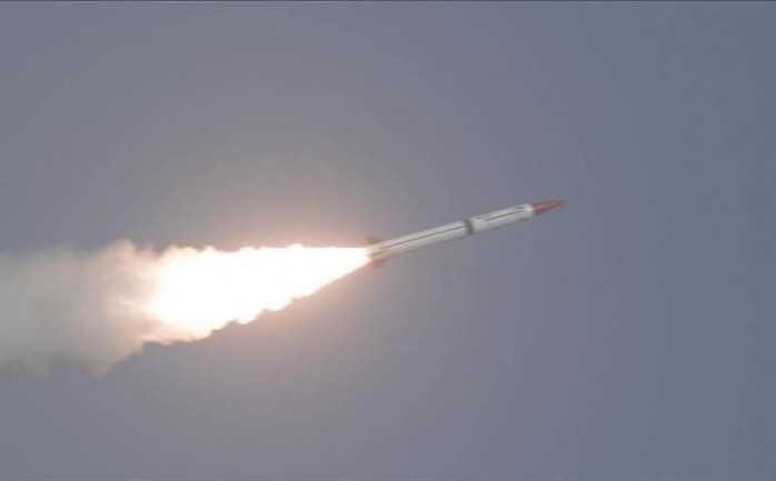 أعلنت هيئة الأركان المشتركة للقوات الكورية الجنوبية، اليوم الجمعة، إن جارتها الشمالية فشلت بإطلاق صاروخ متوسط المدى، في منطقة الساحل الشرقي، احتفالًا بذكرى ميلاد مؤسسها &quot;كيم إ