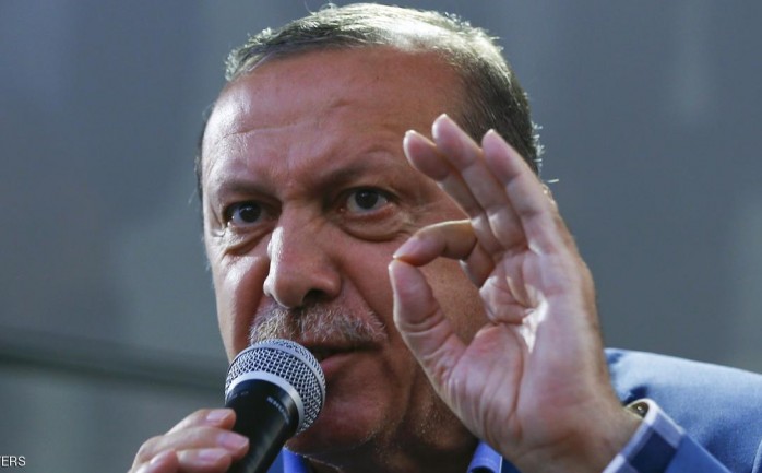 أعلنت السلطات التركية، الأربعاء، حجب موقع "ويكيليكس" المعني بكشف الوثائق الرسمية، بعيد نشره آلاف الرسائل الإلكترونية لأعضاء حزب العدالة والتنمية الذي يتزعمه الرئيس رجب طيب أردوغان.

وتعد حم