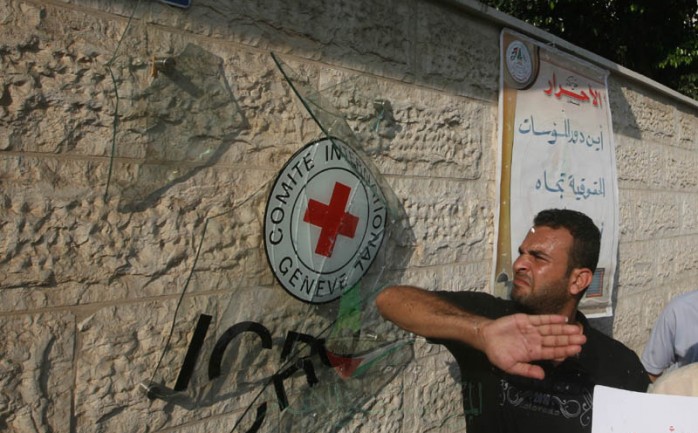 قررت لجنة الأسرى للقوى الوطنية والإسلامية في قطاع غزة مقاطعة اللجنة الدولية للصليب الأحمر بغزة.

وقالت اللجنة في بيان صحفي الاثنين : &quot; جاء القرار نظراً للتقاعس والقصور الواضح باتجاه الأس
