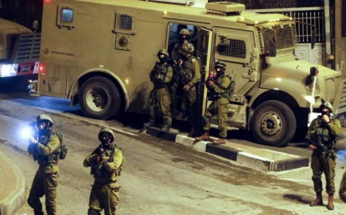 اعتقلت قوات الاحتلال الإسرائيلي، الليلة الماضية وفجر الخميس، 13 مواطنا من مدن الخليل وجنين وأبو ديس، خلال حملة مداهمات واسعة.

وقال 