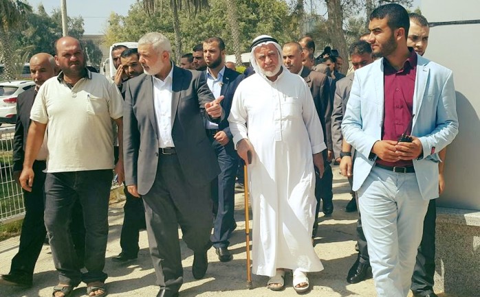 غادر نائب رئيس المكتب السياسي لحركة حماس إسماعيل هنية قطاع غزة إلى مكة المكرمة لأداء فريضة الحج.

وكان هنية سافر عام 2011 في جولة عربية لأول مرة منذ 5 سنوات.
