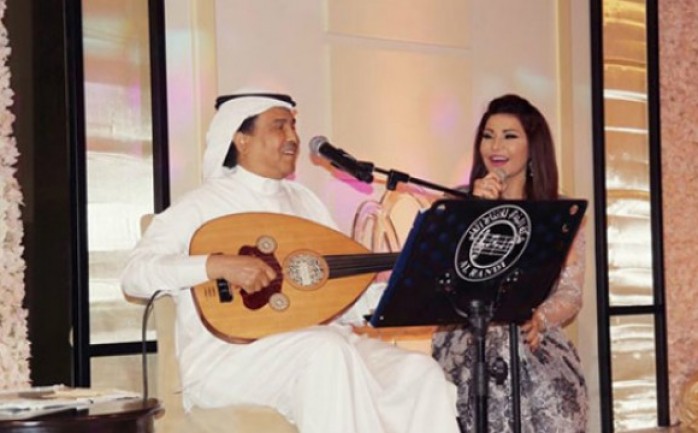 نفى الفنان السعودي محمد عبده أن يكون قد أطلق على المغنية الإماراتية أحلام لقب "فنانة العرب" على الرغم من أنه يعتبرها من وجهة نظره "مطربة الخليج الأولى".

وقال "فنان العرب" خلال حلوله ضيفاً 