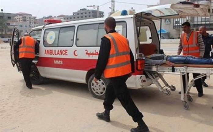 أصيب شاب (25 عامًا) بعد سقوطه من أعلى بنايه مكونه من 6 طوابق في مخيم الشاطئ شمال غربي مدينة غزة.

وقالت وزارة الصحة لـ"الوطنيـة" إن الشاب سقط من الطابق السادس في منطقة الشاطئ، وتعرض لإصابة 