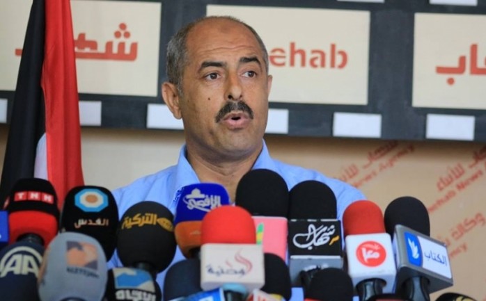 أكد رئيس نقابة الموظفين في القطاع العام بغزة محمد صيام، رفضه الشديد للتمييز بين الموظفين المدنيين والعسكريين، فيما يتعلق بصرف الرواتب من المنحة القطرية.