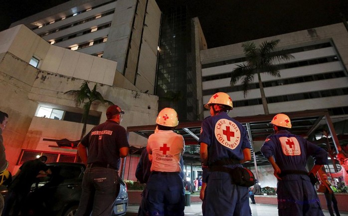 المدعي العام في جمهورية الإكوادور أعلن، أن 553 شخصا لقوا مصرعهم من جراء الزلزال، ولم يزل 100 في عداد المفقودين بعد الزلزال الذي وقع مساء السبت الماضي.