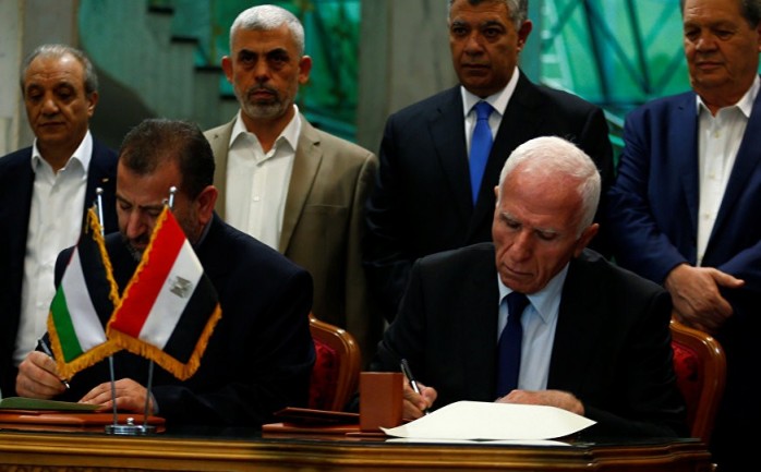 جانب من توقيع اتفاق المصالحة في القاهرة