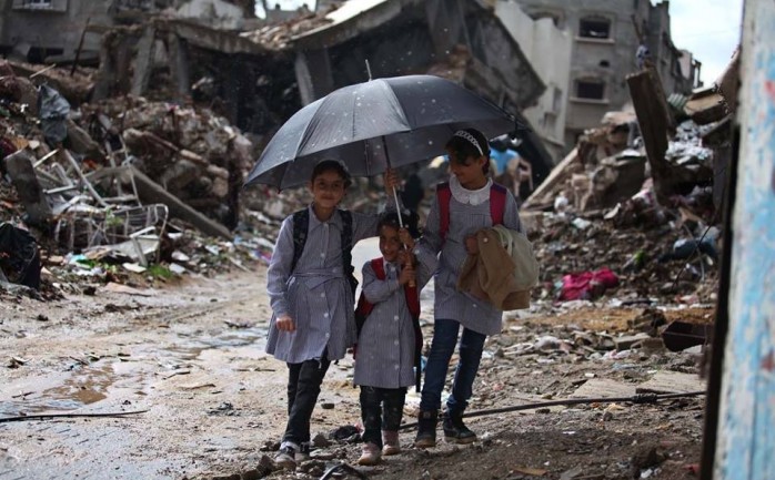 طالبات مدرسة في حي الشجاعية شرق غزة