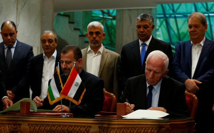 جانب من توقيع المصالحة الفلسطينية