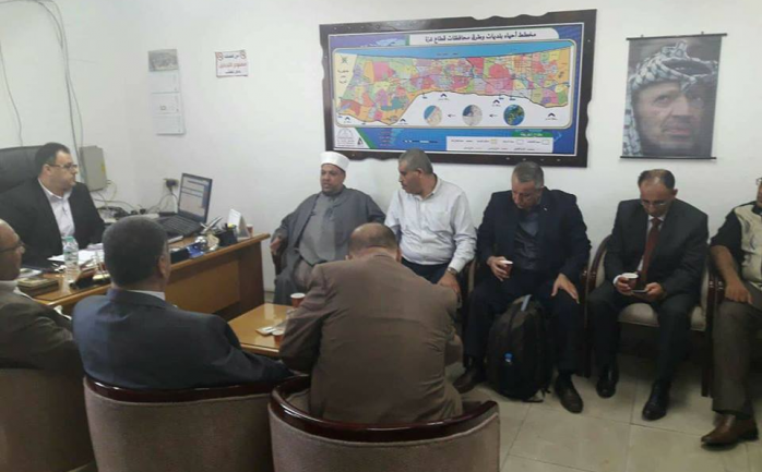 جانب من زيارة وزير الأوقاف لمقر الوزارة في غزة