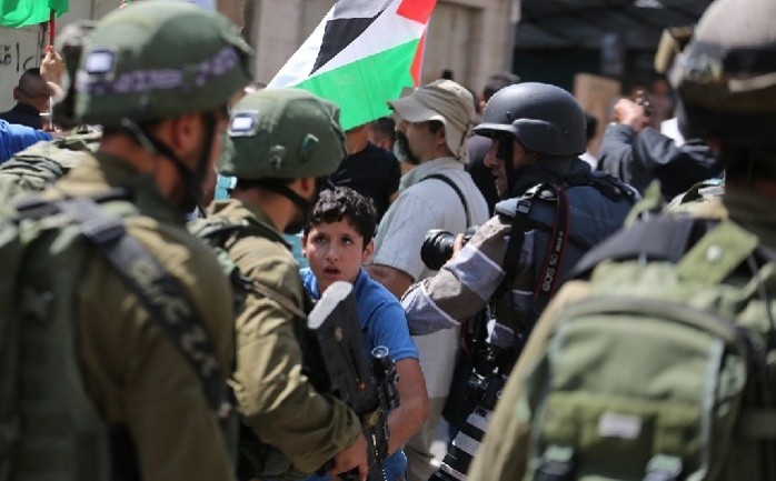قوات الاحتلال الإسرائيلي خلال قمع المسيرة في الخليل