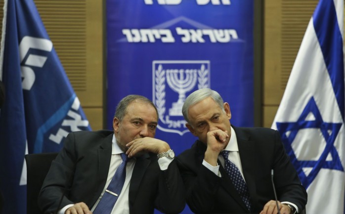 وزير جيش الاحتلال الإسرائيلي أفيغدور ليبرمان ورئيس وزراء الاحتلال نتنياهو