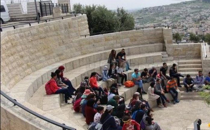 أعلنت وزارة التربية والتعليم عن إطلاق برنامج الرحلات المدرسية إلى مدينة القدس المحتلة، اعتبارًا من اليوم الأربعاء، إذ ستكون الرحلة الاستهلالية من مديرية يطا.

