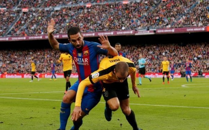 فرض فريق ملقا التعادل السلبي على مضيفه برشلونة في المباراة التي جمعت الفريقين على ملعب &quot;كامب نو&quot; في إطار الجولة الثانية عشر من الدوري الإسباني.

وشهدت المباراة غياب ليونيل ميسي ولوي