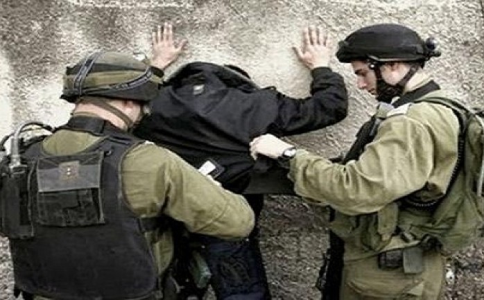 اعتقلت قوات الاحتلال الإسرائيلي بعد ظهر اليوم الأربعاء، مواطن فلسطيني في معبر راحيل الواقع جنوب مدينة القدس المحتلة.

وزعم موقع "صوت إسرائيل"، أن قوات
