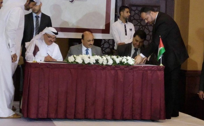 وقع رئيس اللجنة القطرية لإعادة إعمار قطاع غزة السفير محمد العمادي مشاريع الحزمة الأخيرة من مشاريع الإعمار وإعادة تأهيل البنية التحتية.