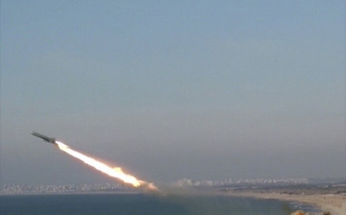 قالت الإذاعة العامة الإسرائيلية إن ثلاثة صواريخ أطلق من قطاع غزة تجاه البحر في إطار العمليات التجربية التي تقوم بها عناصر المقاومة في غزة.

وأكدت الإذاعة عبر موقعها الالكتروني أن تجربة الصو
