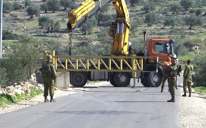 أغلقت قوات الاحتلال الإسرائيلي اليوم الخميس، المدخل الغربي لبلدة الخضر جنوب بيت لحم.