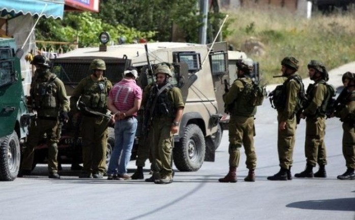 اعتقلت قوات الاحتلال الإسرائيلي، الليلة الماضية وفجر اليوم الاثنين، 14 مواطناً من الضفة، بينهم طفل، ونائب في المجلس التشريعي.

