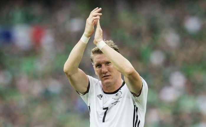 أعلن قائد المنتخب الألماني لكرة القدم باستيان شفاينشتايغر، اعتزاله اللعب دولياً بعد أن خاض 120 مباراة مع &quot;المانشافت&quot;.

وقال &quot;شفايني&quot; عبر صفحته بموقع التواصل الاجتماعي &quo