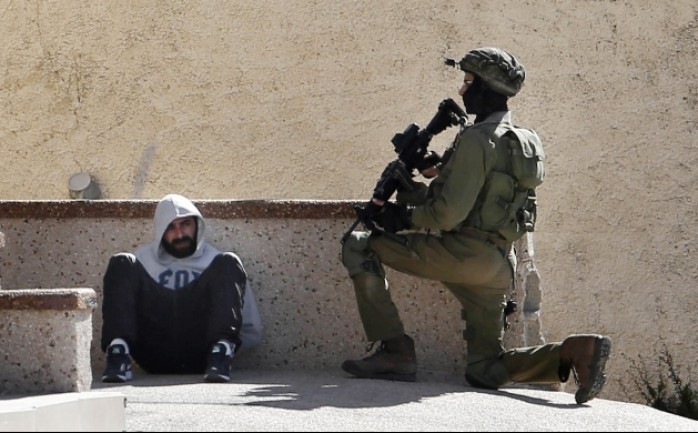 نفذت قوات الاحتلال الإسرائيلي اليوم الإثنين، حملة اعتقالات واسعة طالت مدن وبلدات متفرقة من الضفة الغربية.

وا