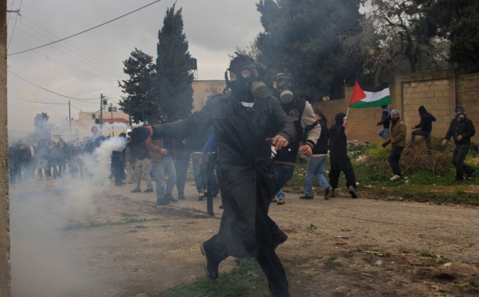 أصيب 6 مواطنين بالرصاص الحي بينهم مصور صحافي والعشرات بالاختناق خلال قمع قوات الاحتلال الإسرائيلي اليوم الجمعة، لمسيرة قرية كفر قدوم السليمة الأسبوعية المناهضة للاستيطان.

وقال منسق المقاوم