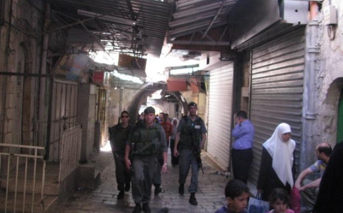 أمرت سلطات الاحتلال الإسرائيلي اليوم الإثنين، تجار مدينة القدس المحتلة بإغلاق محلاتهم، خاصة في شوارع صلاح الدين والسلطان سليمان والرشيد.

وبحسب وكالة الأنباء ال