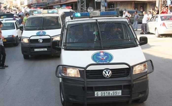 ضبطت شرطة الخليل اليوم الثلاثاء، 400 كغم من التبغ المهرب داخل شاحنة في المدينة، وألقت القبض على السائق.